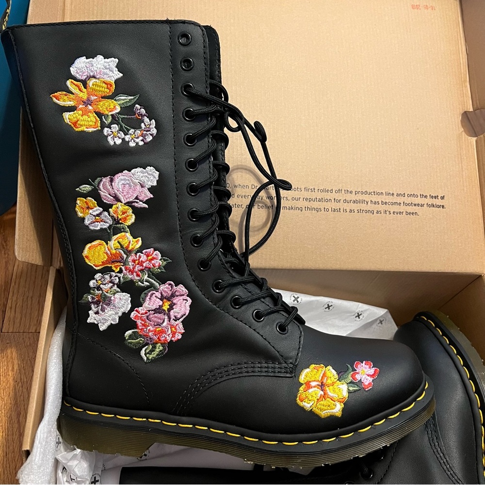 Doc Martens, 1914 Vonda II floral boots